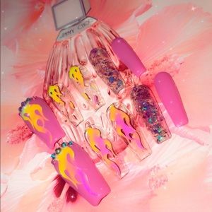 Press on nails